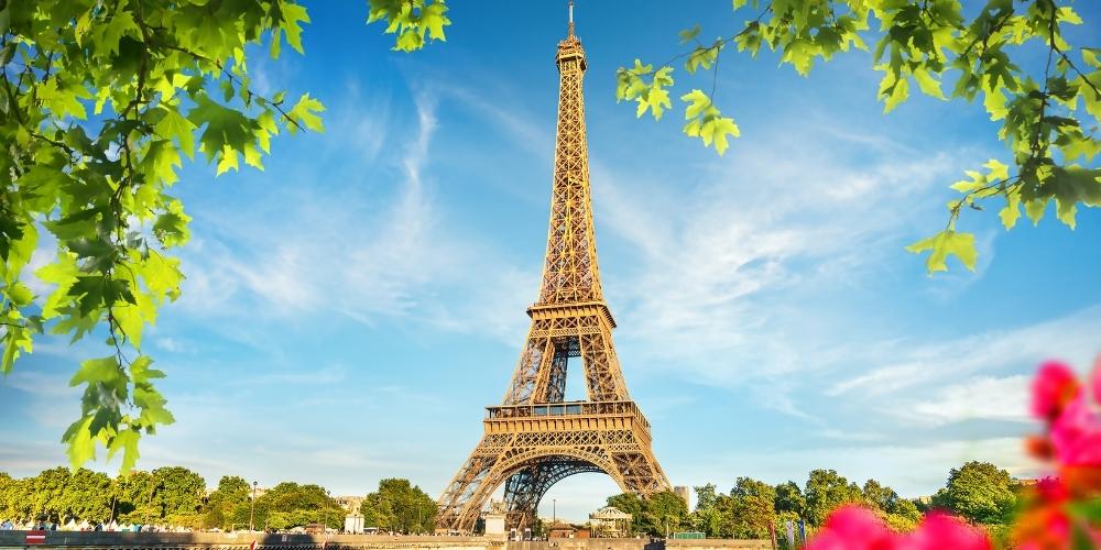 Cảnh đẹp từ tháp Eiffel tại thủ đô của Pháp